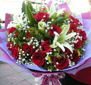 19朵红玫瑰百合生日七夕节鲜花速递上海天津南京合肥广州全国送花