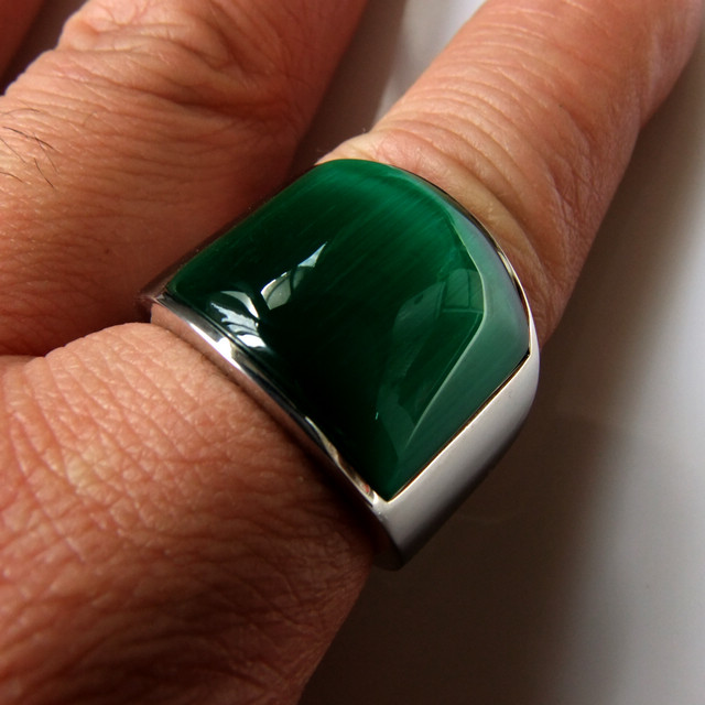 男士钛钢绿色猫眼石戒指 宽大气派礼物 不褪色不生锈 宝石扳指