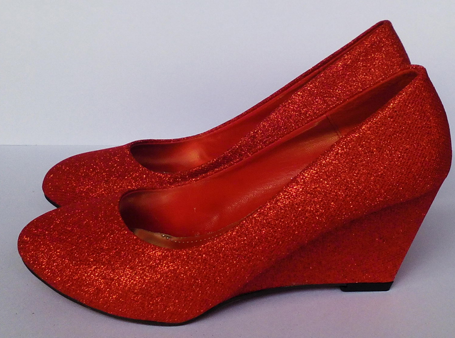 红色漂亮新娘新款婚鞋喜庆红色婚鞋坡跟跟新娘宴会鞋礼服鞋布鞋