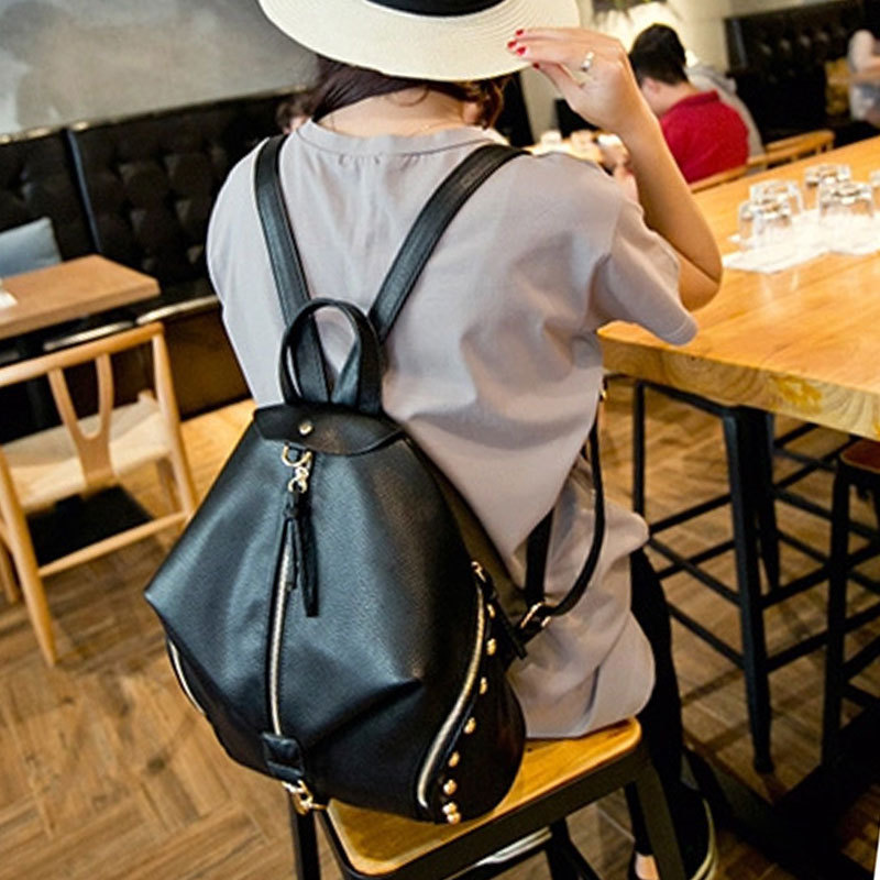 2015新款大牌铆钉旅行背包 韩版时尚PU双肩包女包 厂家一件代发