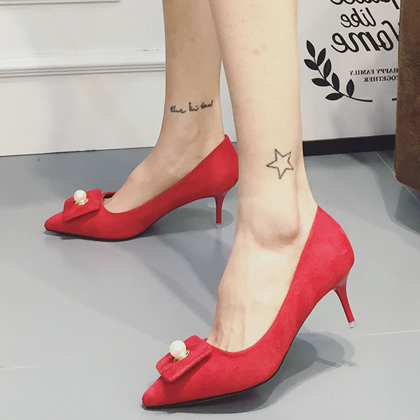 女式高跟鞋红色韩版绒面尖头鞋子珍珠浅口细跟婚鞋时尚单鞋新款