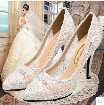 新款大码蕾丝白色新娘鞋绣花中跟黑色女单鞋红色婚鞋5厘米伴娘鞋