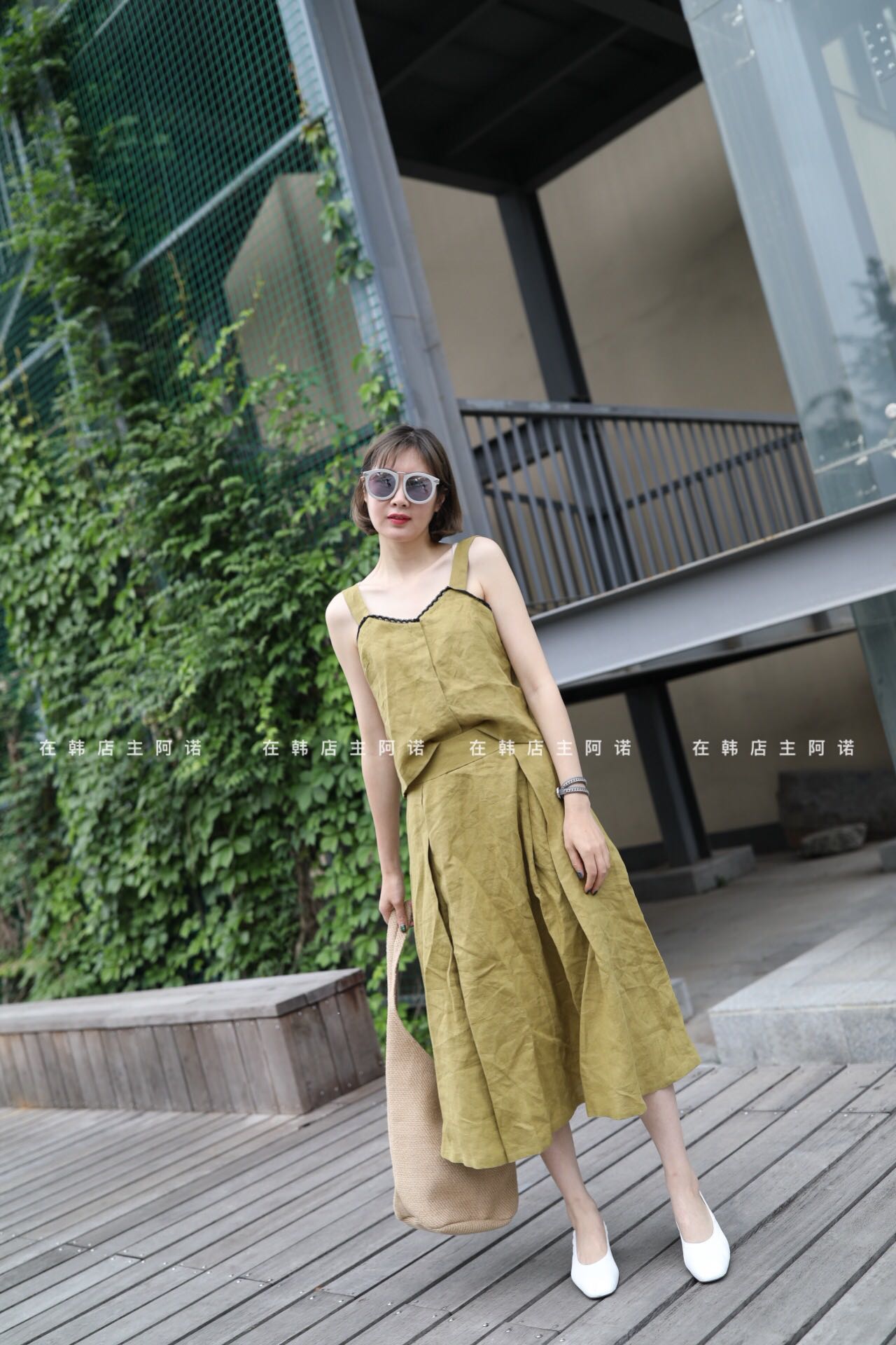 在韩店主 韩代 时尚优雅 版型好 麻料吊带配长裙 两件套 推荐自留
