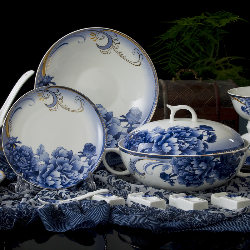 青花瓷景德镇陶瓷古典中国风56+4头骨瓷餐具描金碗盘套装宫廷牡丹