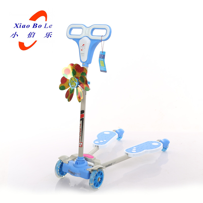 包邮蓝色3岁小伯乐 新款蛙式音乐闪光款2-3-4-5岁 蝴蝶踏板滑板车