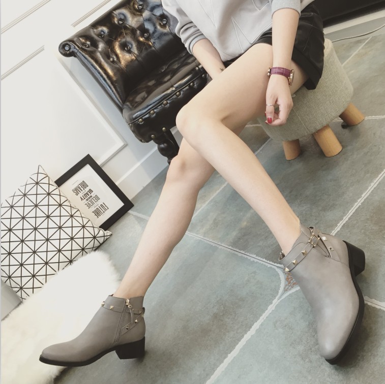 2015新款欧美马丁靴女尖头短靴子铆钉粗跟中跟女靴短筒秋冬靴