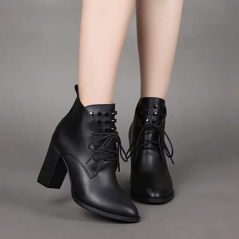 女士短筒黑色靴子铆钉真皮短靴欧洲高跟圆头系带粗跟马丁鞋