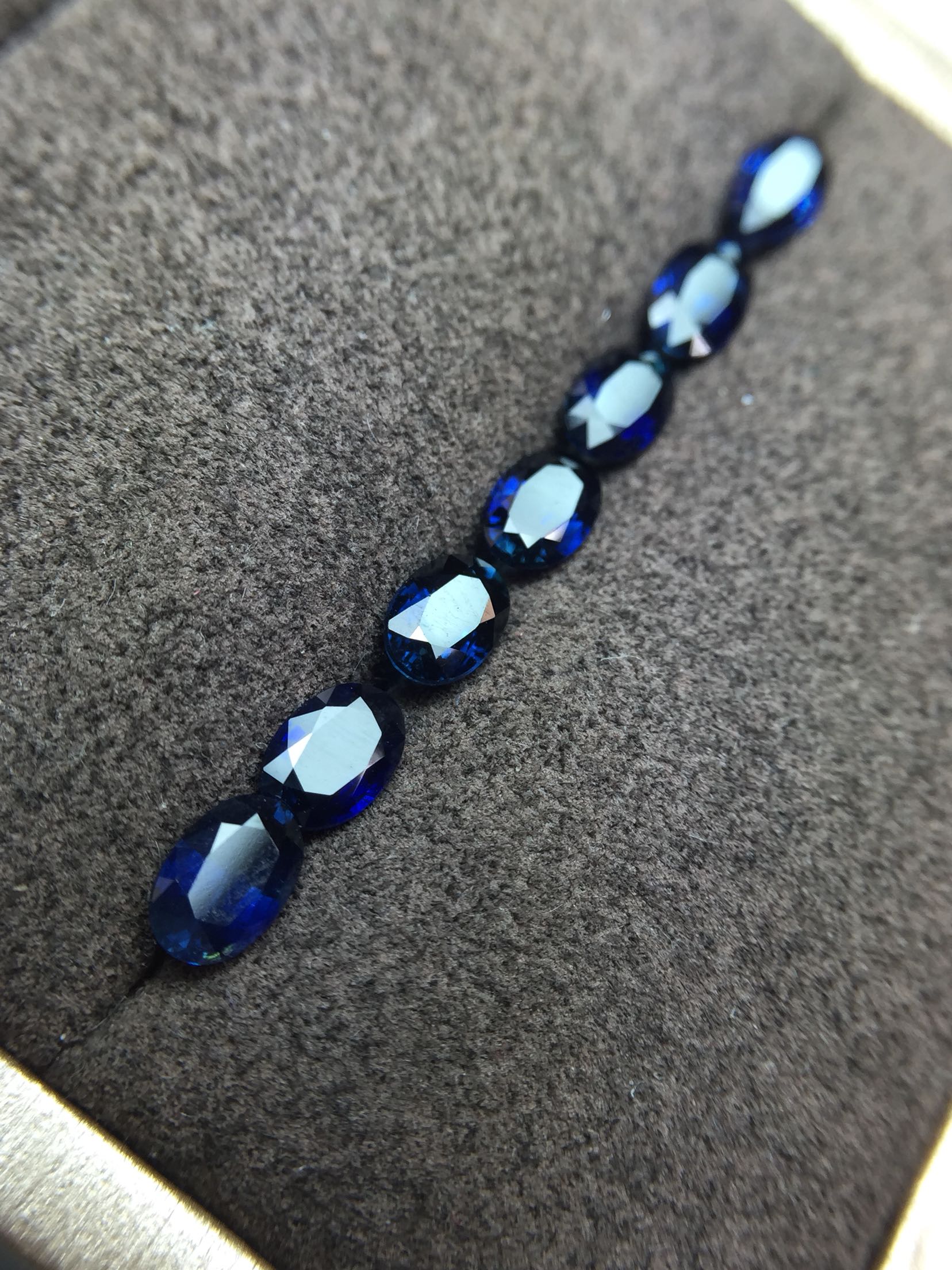 天然斯里兰卡蓝宝石裸石 可定制镶嵌戒指 耳钉 手链 皇家蓝色