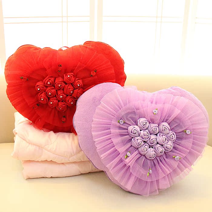 爱心抱枕被子两用心形靠垫可爱蕾丝玫瑰折叠被空调被创意婚庆礼物