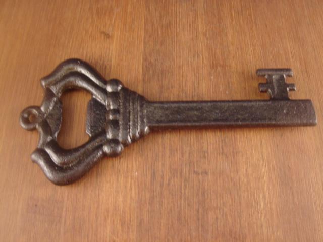 国外古玩古董 日本铸铁大瓶起 钥匙型开瓶器