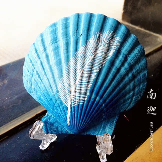 蓝色底白色羽毛系列贝壳画 精心绘制纯手绘贝壳 来自海洋的飘逸
