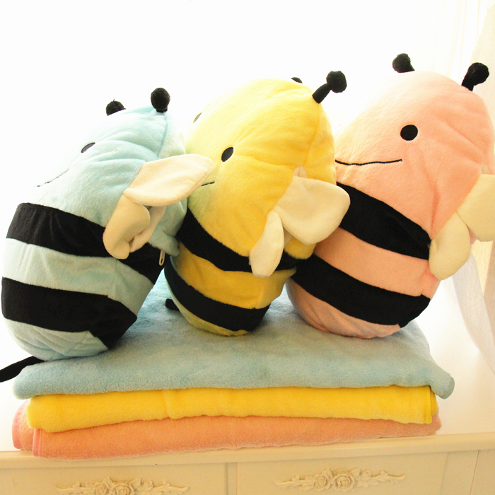 可爱蜜蜂空调毯暖手抱枕被子两用靠垫大号三合一创意女生生日礼物