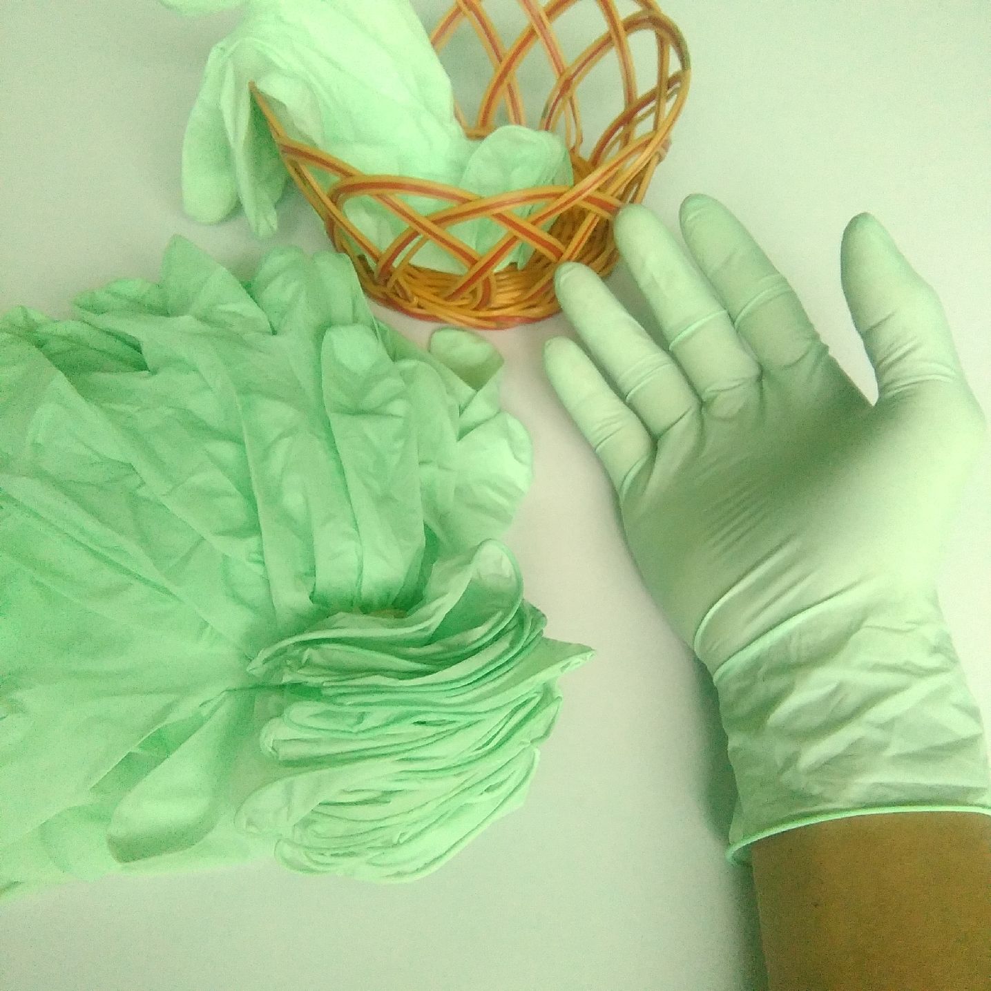 一次性绿色乳胶手套画画彩绘涂鸦家务清洁整理手工皂种花防护胶皮