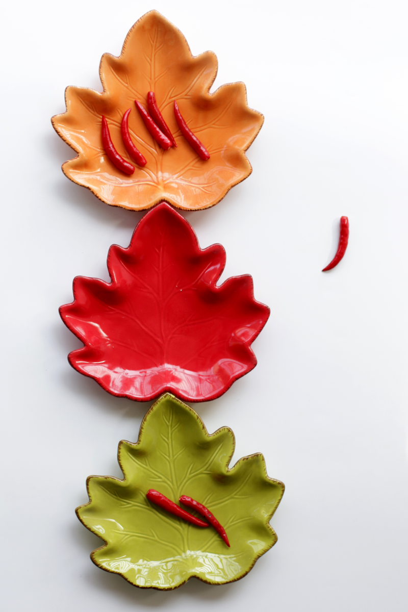 水果盘蛋糕碟甜品碟家用陶瓷创意不规则干果盘枫叶树叶形釉下彩盘