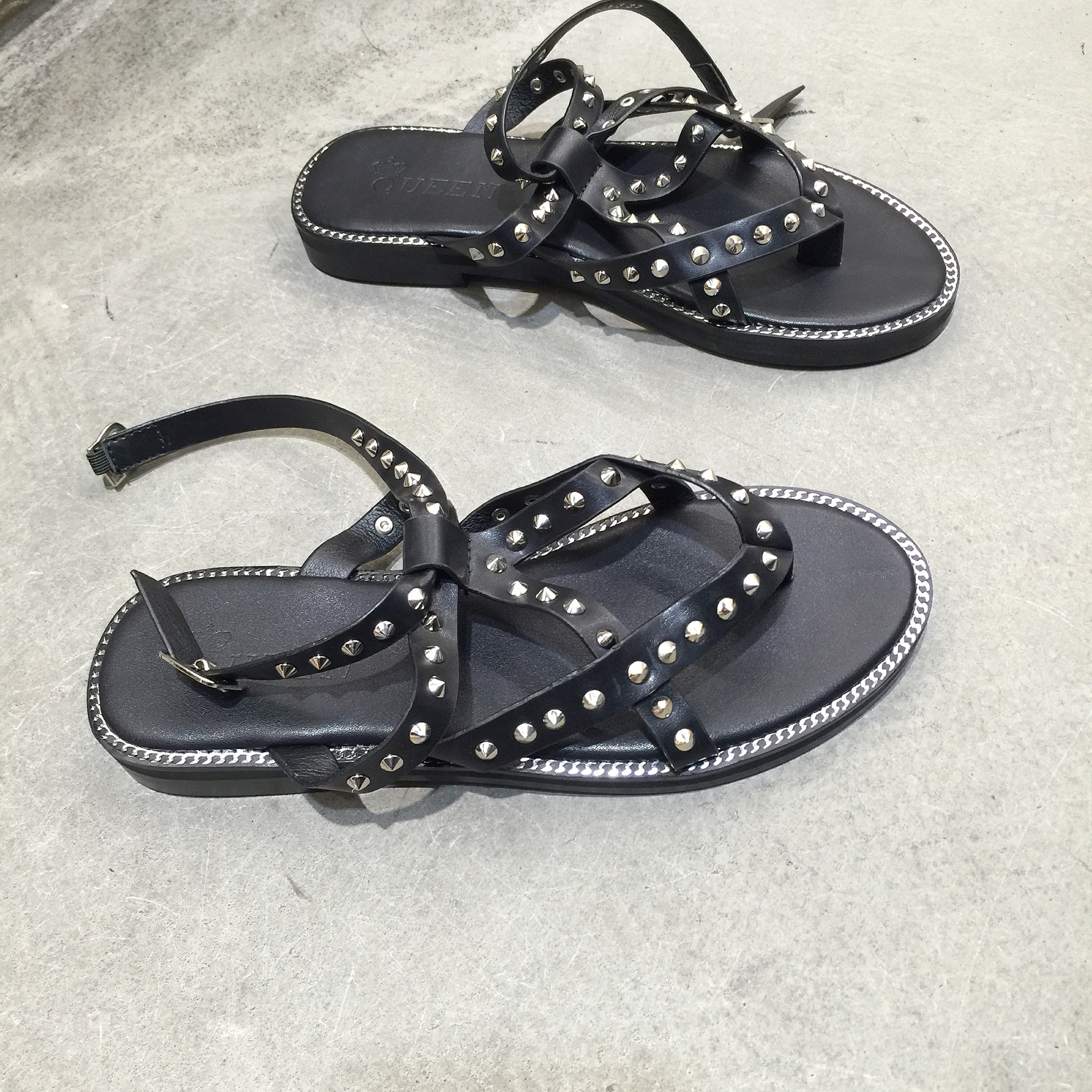 韩国订单 一字扣带夹趾铆钉女凉鞋 16夏季低跟平底黑色夹趾凉鞋