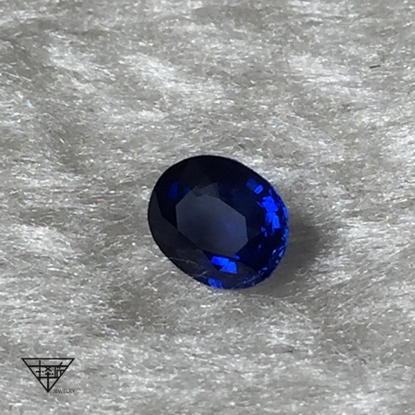 「天然无烧皇家蓝色蓝宝石」0.71克拉 全净 切割好 颜色很好 不暗