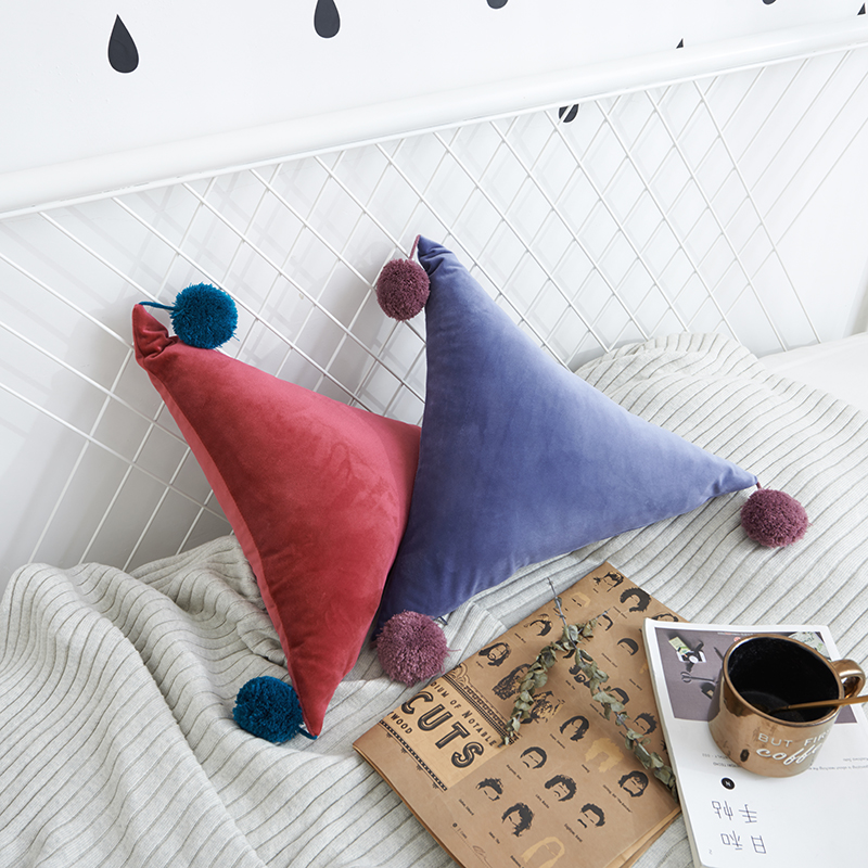 手工毛线球抱枕北欧三角形纯色靠垫靠枕沙发装饰抱枕含芯可拆洗
