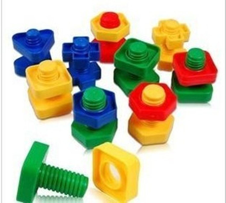 耀辉儿童玩具益智桌面积木拧螺丝穿扭扣积木幼儿园塑料拼插玩具